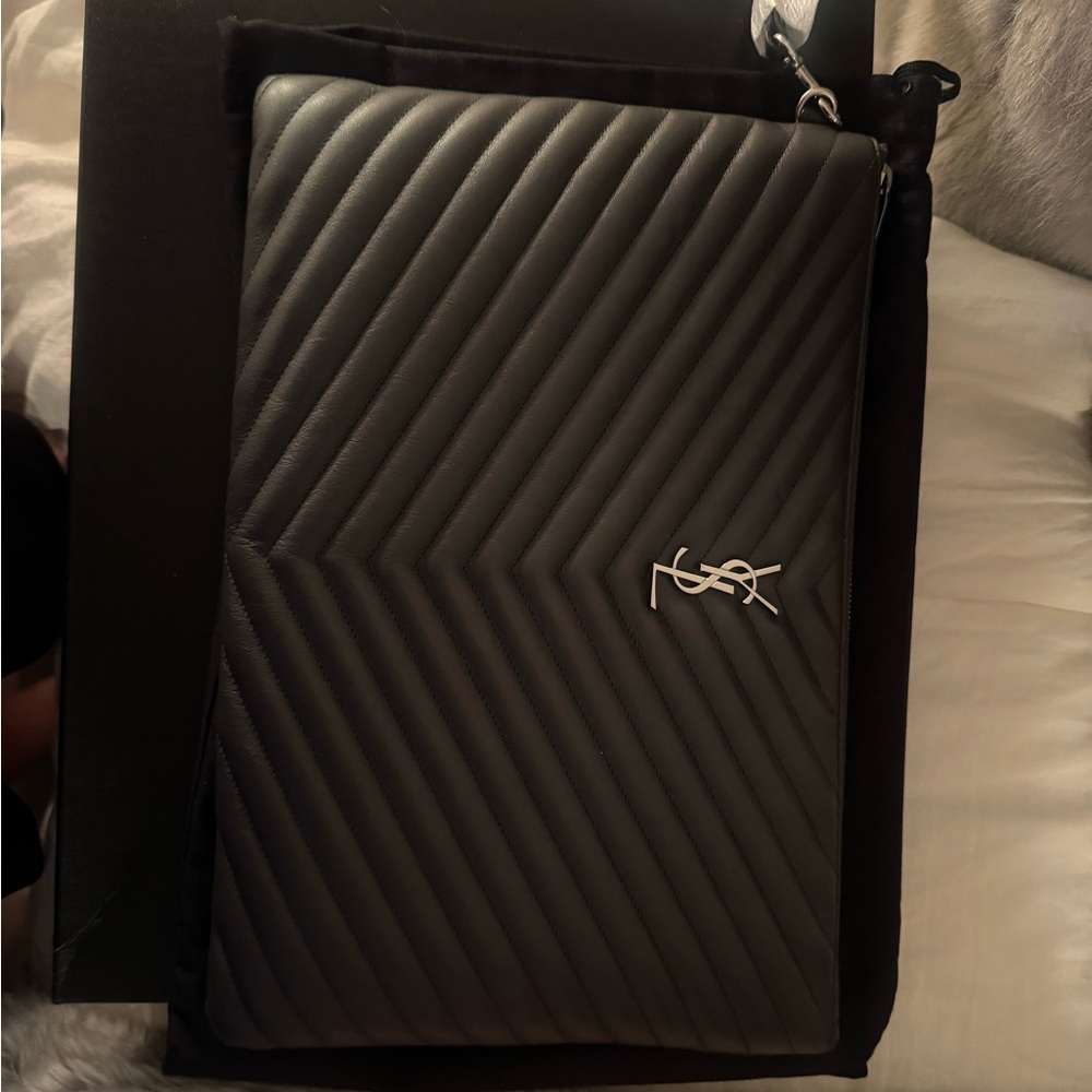 Saint Laurent Cassandra Charcoal Quilted Pouch - Picture 3 of 8